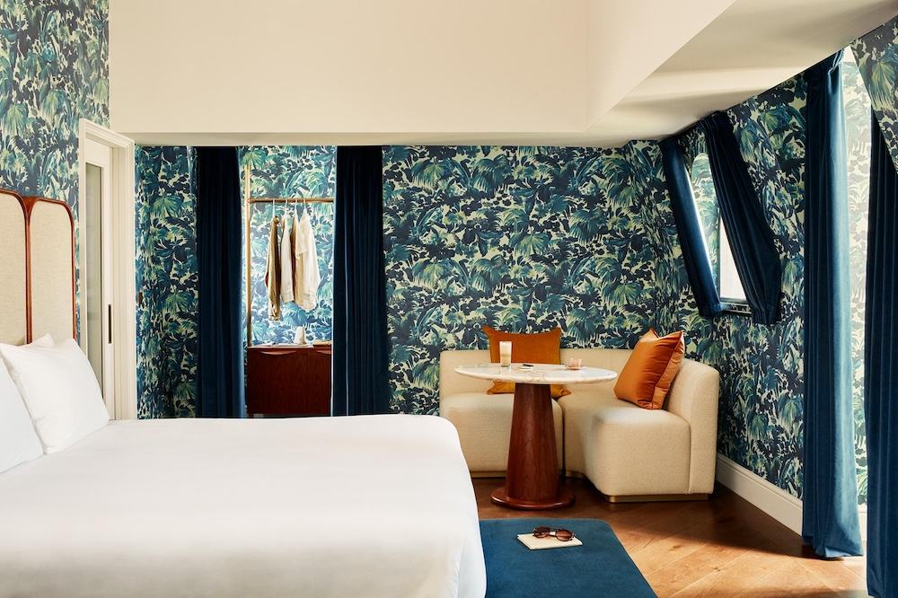 House of Hackney palm-leaf wallpaper, Headliner Suite